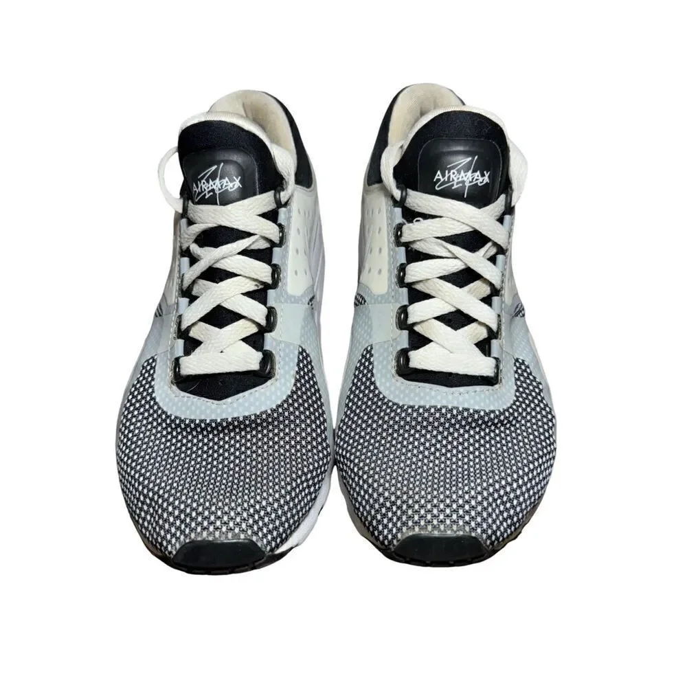 Women’s Nike air max athletic shoes size 6Y black/white